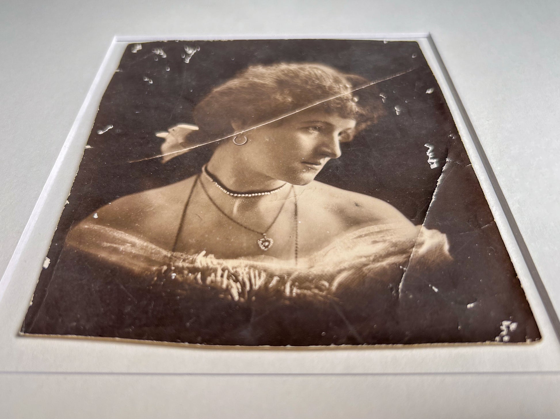 Cicely - Original 1910s Silver Gelatin Photo sepia toned – Elegant Vintage Lady with Handmade Frame