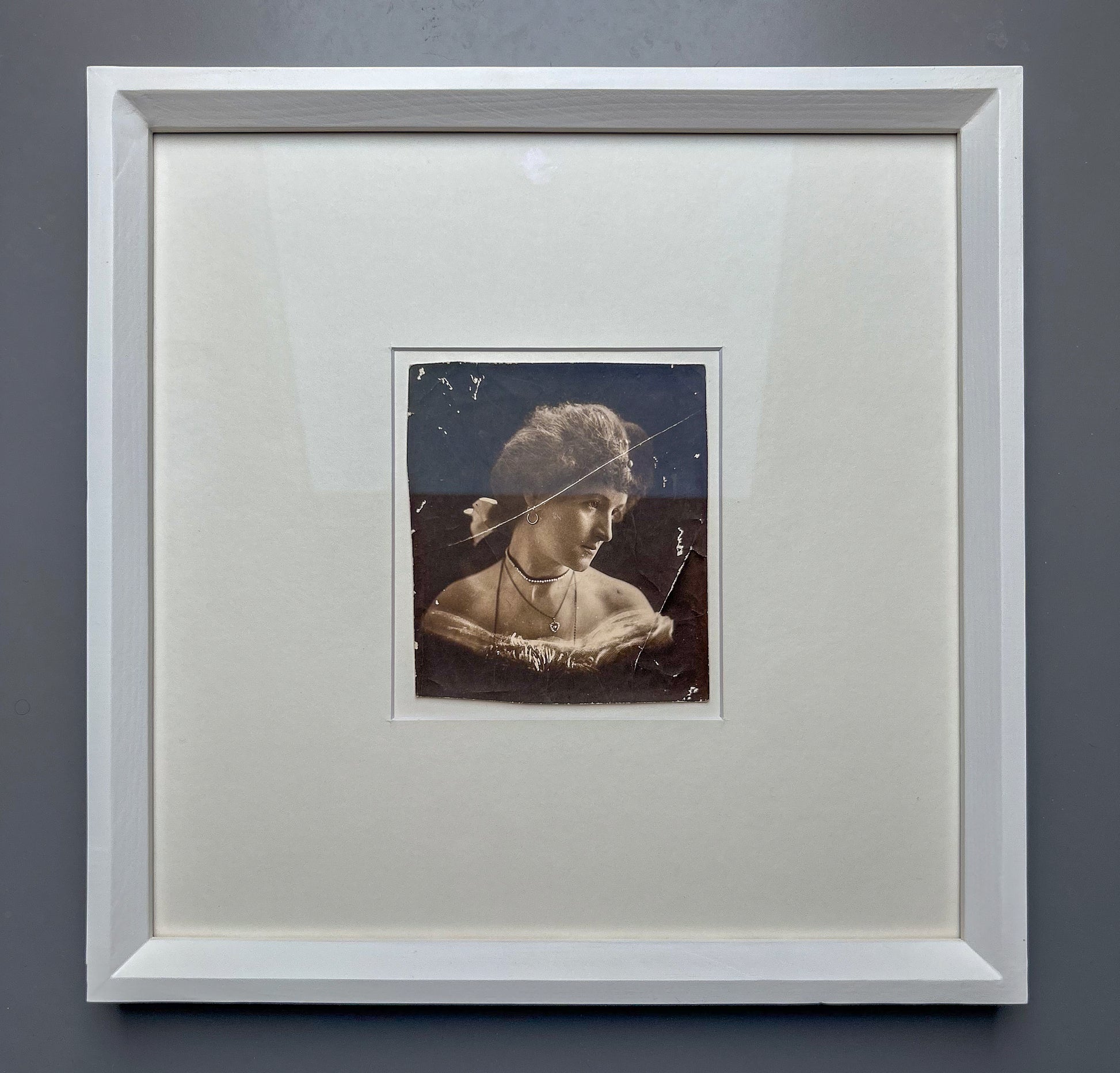 Cicely - Original 1910s Silver Gelatin Photo sepia toned – Elegant Vintage Lady with Handmade Frame