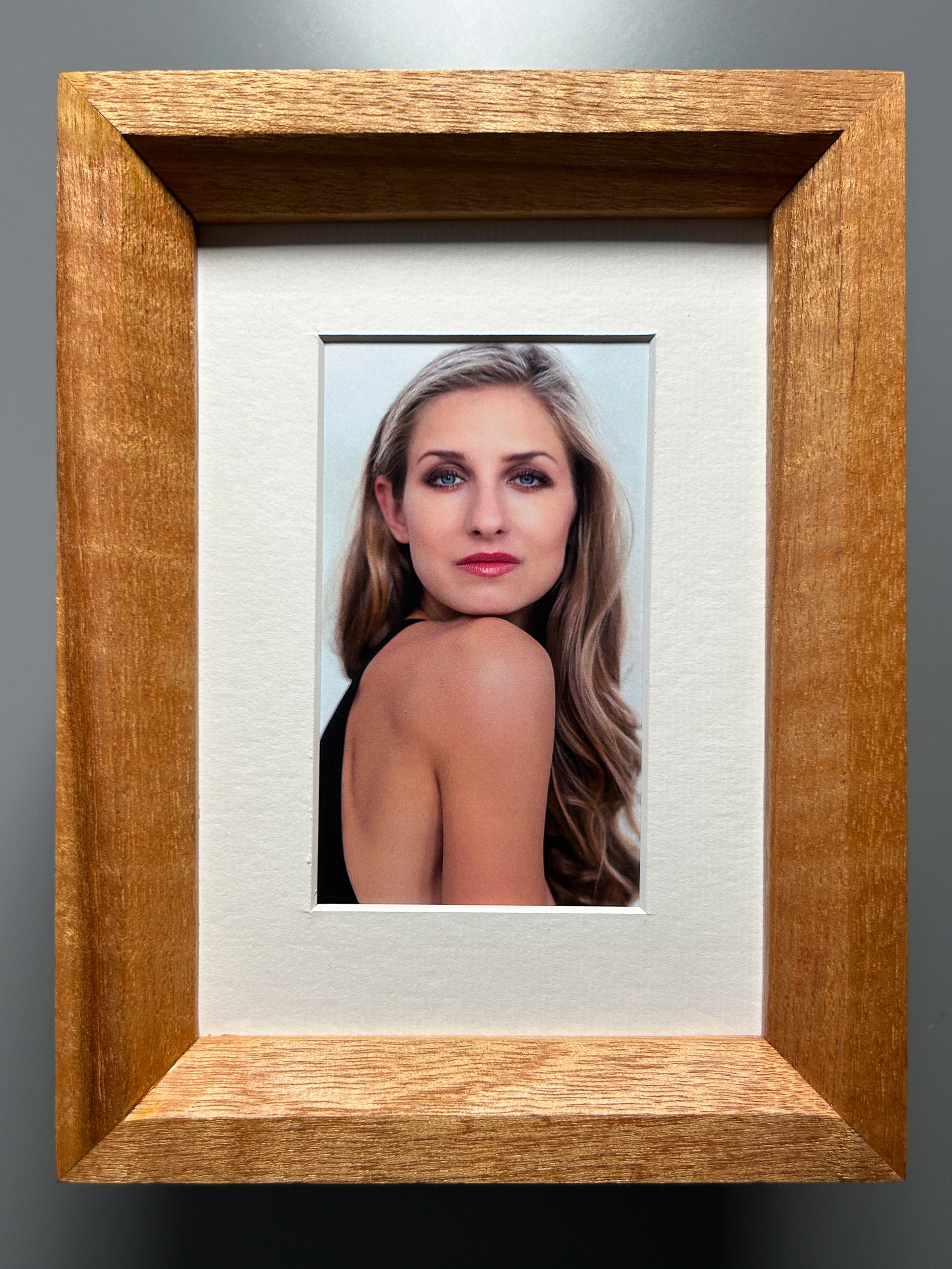 European crafted picture frame with distinctive exotic birdseye maple hardwood grain 4x6 inches