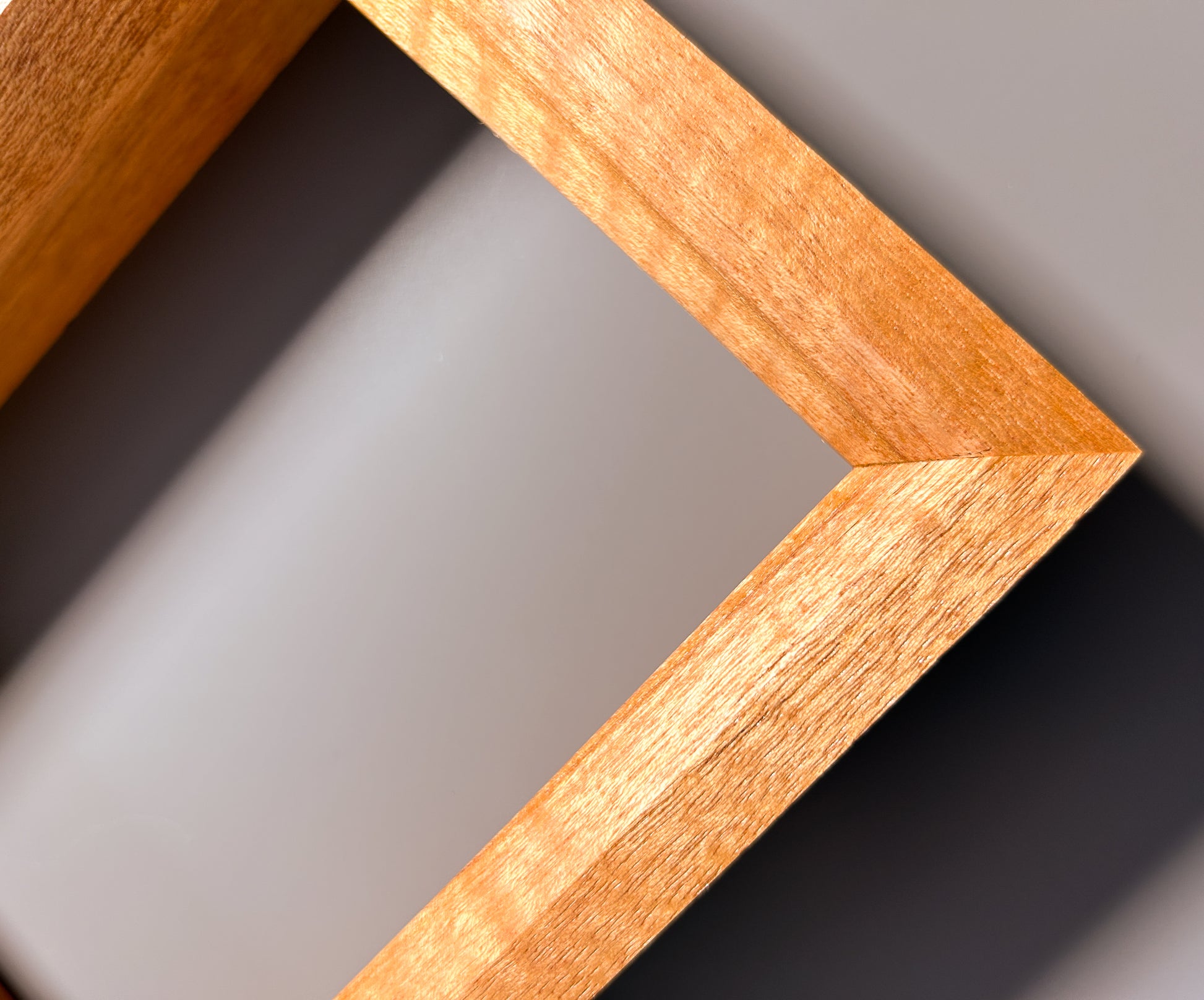 European crafted picture frame with distinctive exotic birdseye maple hardwood grain 4x6 inches