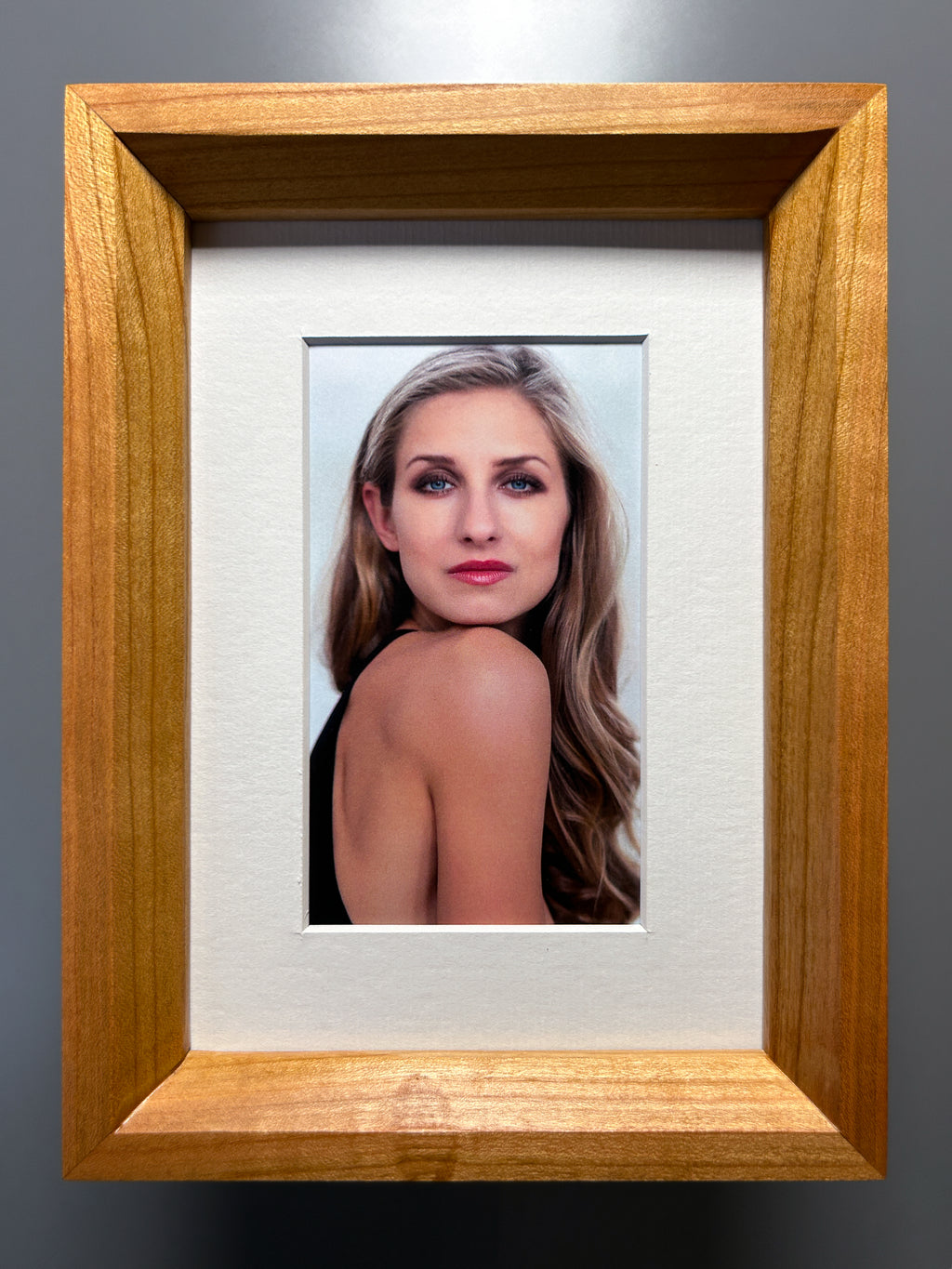 One of a kind picture frame carved from exotic maple wood in Europe 5x7 inches