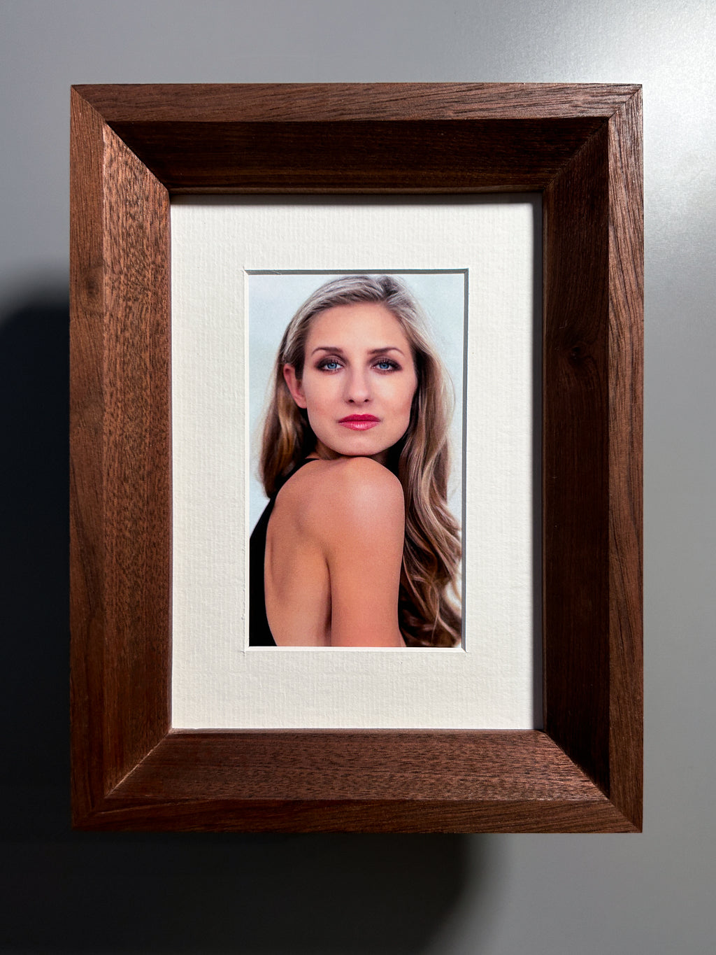 Handmade Walnut Wood Picture Frame 5×7 inches (13x18 cm)
