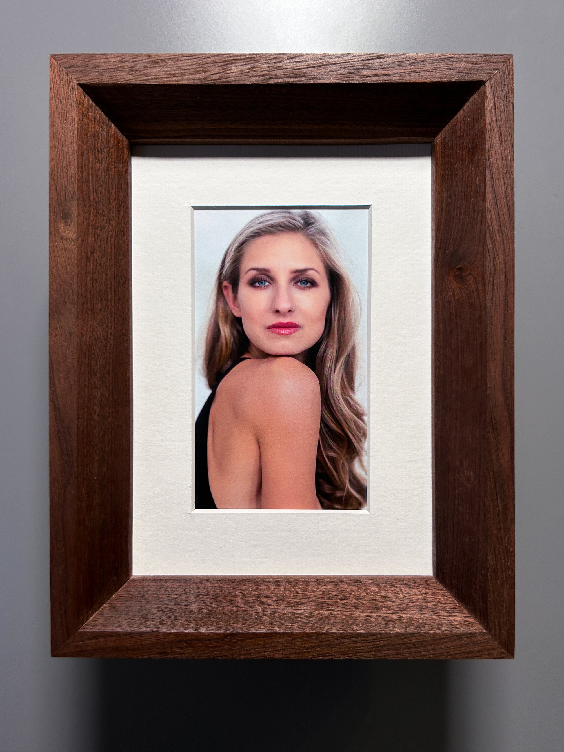 Handmade Walnut Wood Picture Frame 5×7 inches (13x18 cm)